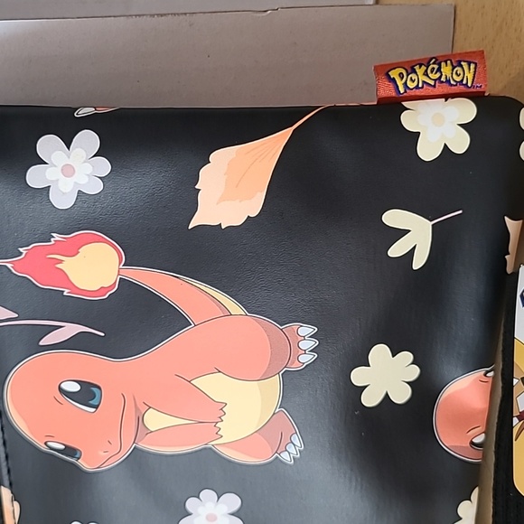 Pokemon Charmander Bundle: Makeup Bag and Crew Socks - Picture 15 of 16